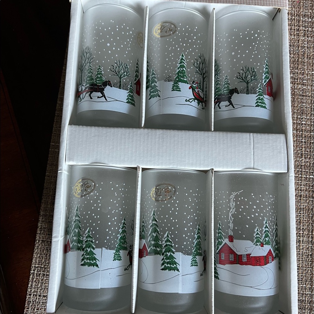 New Box of Six Elegant Holiday 6 oz Highball Glasses
